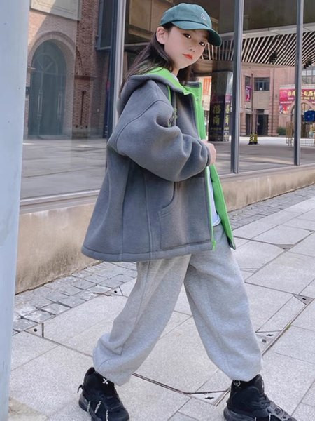 Детско поларено яке с качулка и надпис