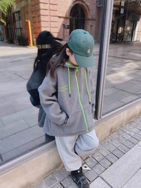 Детско поларено яке с качулка и надпис