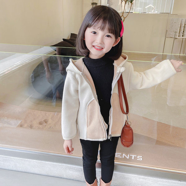 Нов модел детски суичър с качулка и 3D елемент