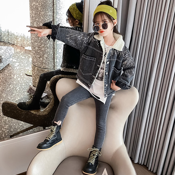 Детско дънково яке с копчета и пайети