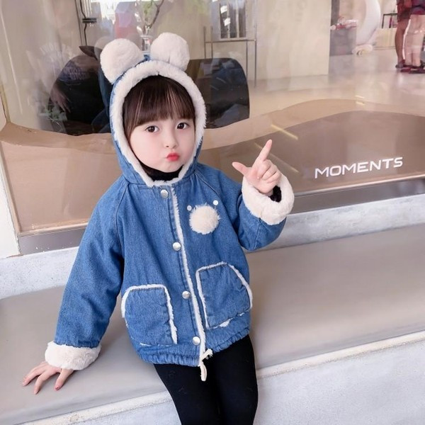 Детско яке за момичета с 3D елемент на качулката