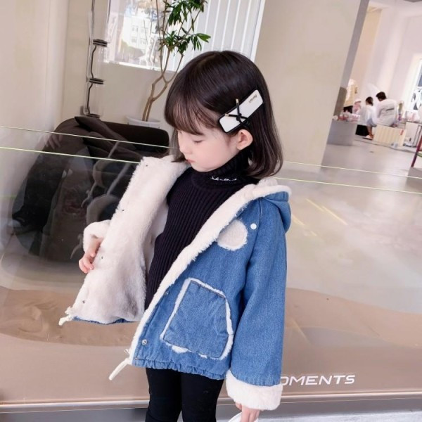 Детско яке за момичета с 3D елемент на качулката