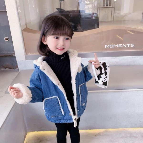 Детско яке за момичета с 3D елемент на качулката