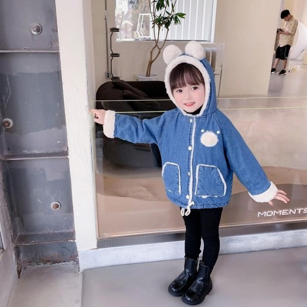 Детско яке за момичета с 3D елемент на качулката