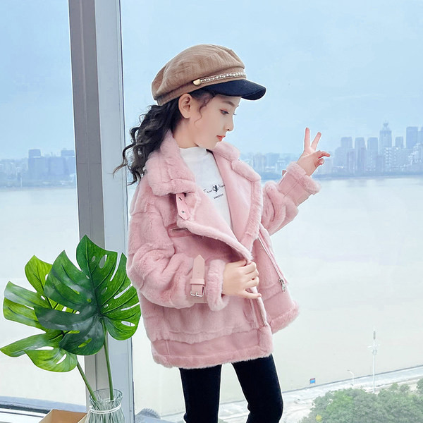 Нов модел детско пухено яке с цип в розов и бял цвят