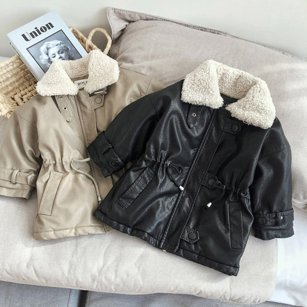 Детско яке от еко кожа с пухена яка за момичета