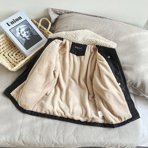 Детско яке от еко кожа с пухена яка за момичета