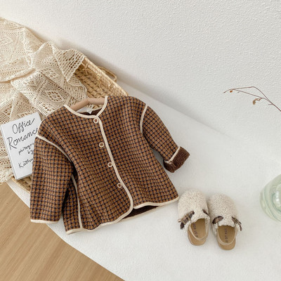 Детско палто на каре тип сако без яка с копчета с топла подплата 