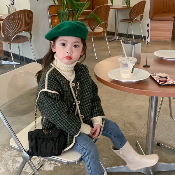 Детско палто на каре тип сако без яка с копчета с топла подплата 