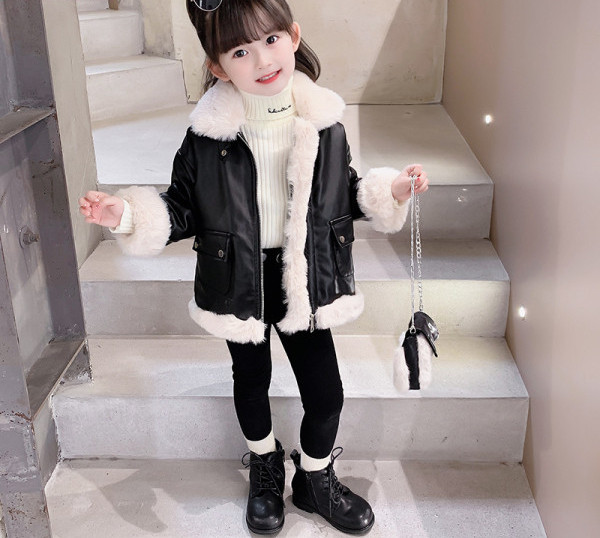 Детско яке от изкуствена кожа с пухена подплата за момичета