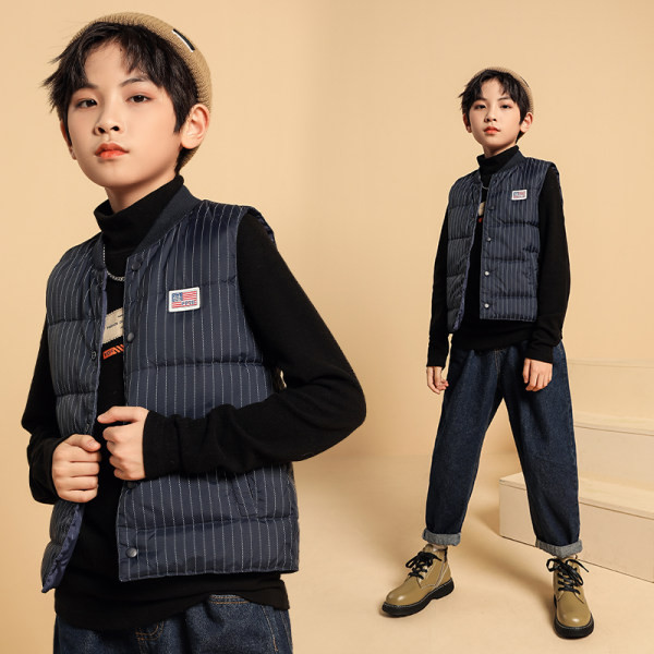 Детски раиран елек за момчета с копчета