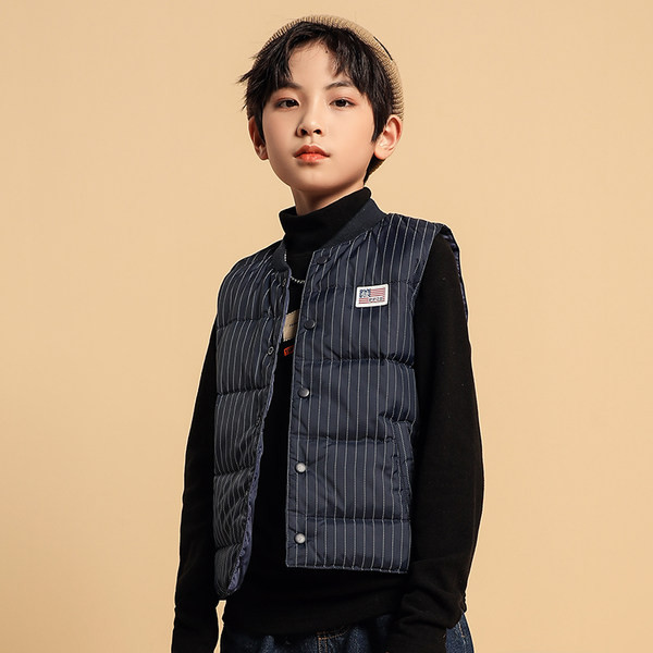 Детски раиран елек за момчета с копчета