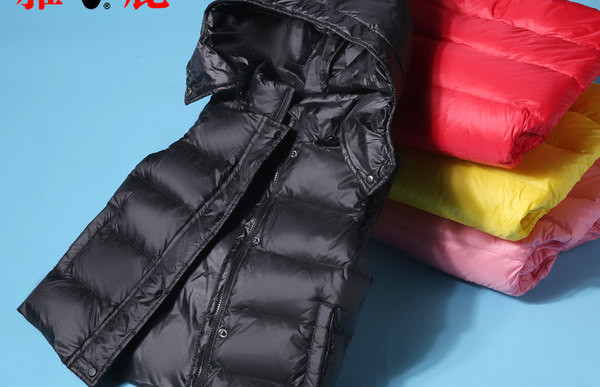 Ежедневен детски елек за момчета и момичета няколко цвята с качулка 