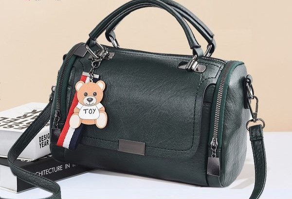 Moderna ženska torba od eko kože sa džepom sa strane