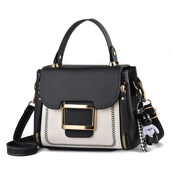 Актуална кожена чанта с къса и дълга дръжка 