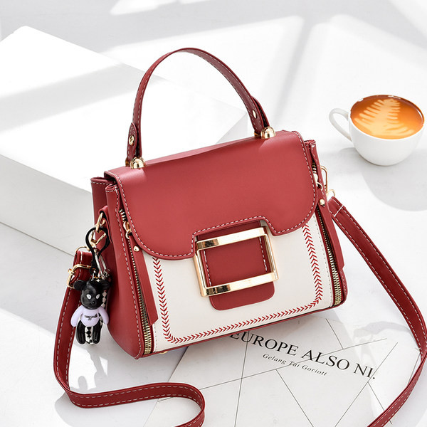 Актуална кожена чанта с къса и дълга дръжка 