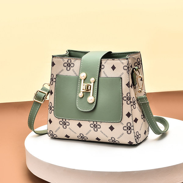 Elegantna ženska torba s kopčom od umjetne kože