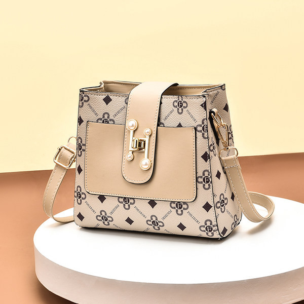 Elegantna ženska torba s kopčom od umjetne kože