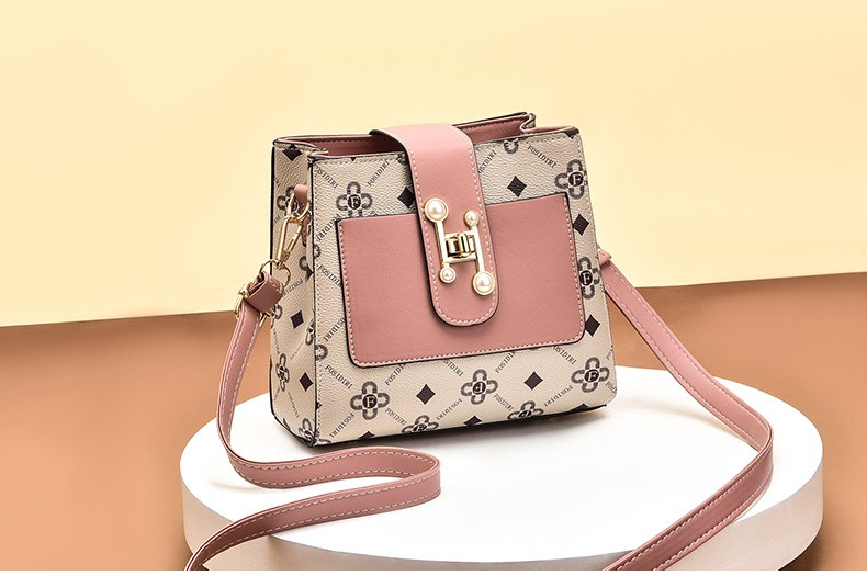 Elegantna ženska torba s kopčom od umjetne kože