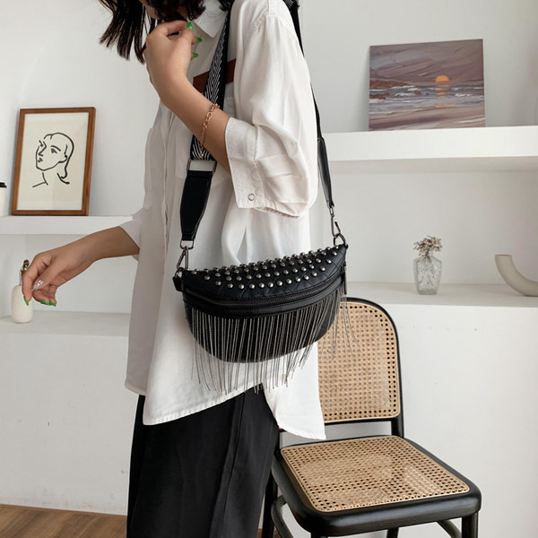 Torba od umjetne kože s metalnim punk ukrasom