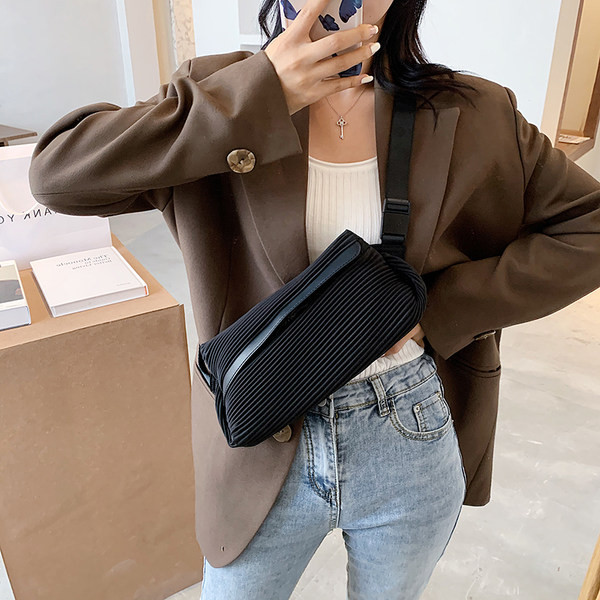 Ženska tekstilna torba crne boje