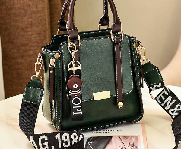 Moderna ženska torba s kratkom i dugom ručkom i patentnim zatvaračem