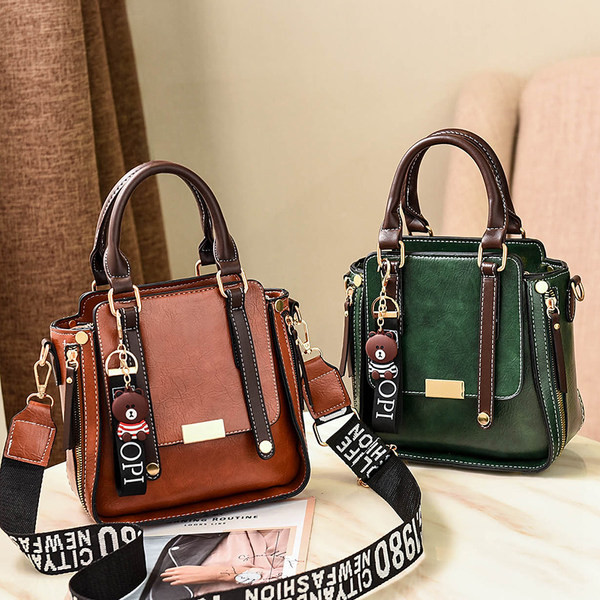 Moderna ženska torba s kratkom i dugom ručkom i patentnim zatvaračem