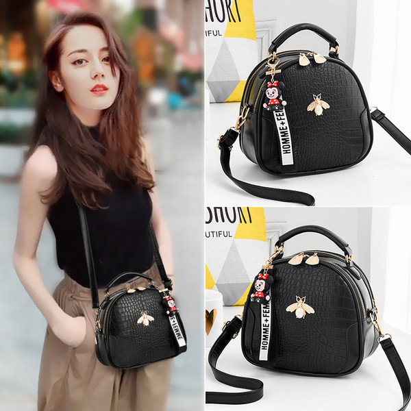 Ženska moderna torba sa metalnim elementom