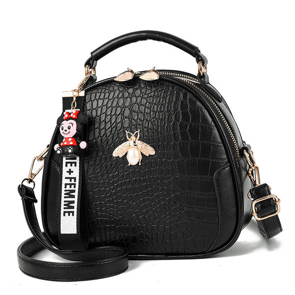 Ženska moderna torba sa metalnim elementom