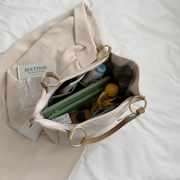 Ženska moderna torba tipa bag sa aplikacijom