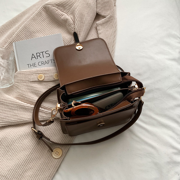 Дамска кожена чанта  с дълга дръжка