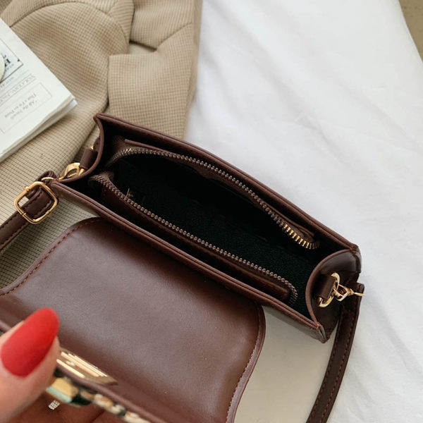 Moderna ženska torba sa kopčom u dvije boje