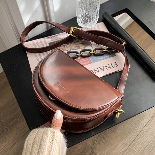 Elegantna ženska okrugla torba jednobojni model s natpisom