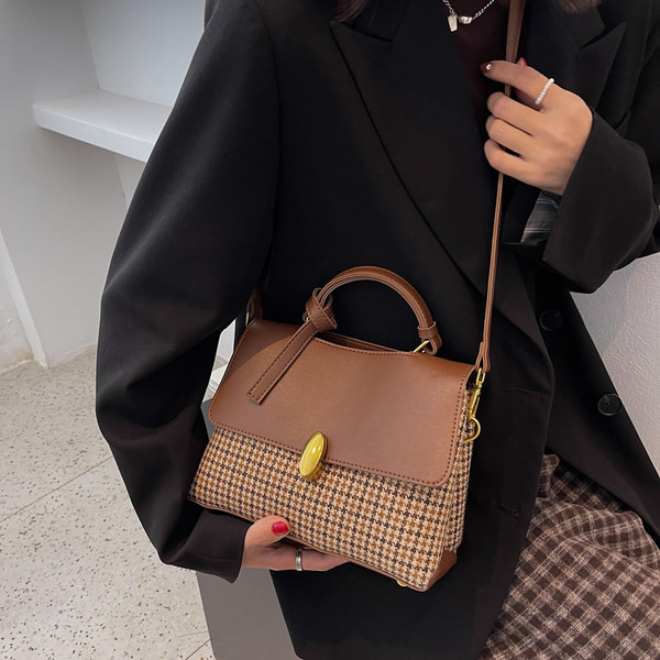 Stilda ženska četvrtasta torba s kopčom i kratkom ručkom