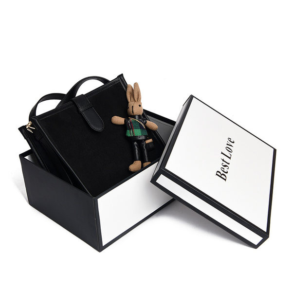 Ženska torba sa 3D elementom u smeđoj i crnoj boji