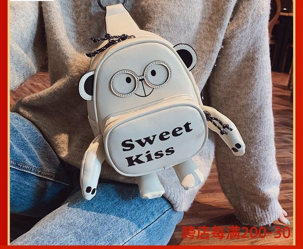 Novi model ženskog kožnog ruksaka sa 3D elementom