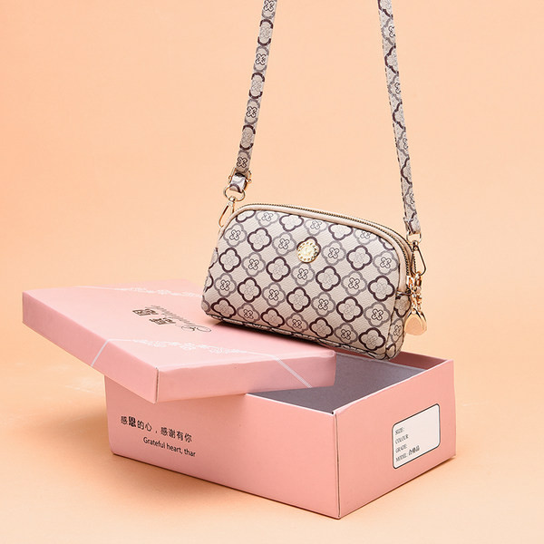 Mala svakodnevna ženska torbica od eko kože