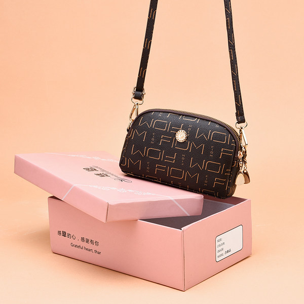 Mala svakodnevna ženska torbica od eko kože