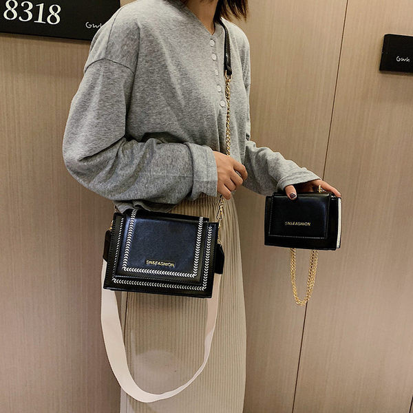 Комплект от две дамски чанти от еко кожа с метална дръжки