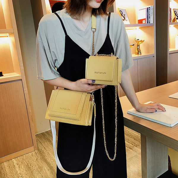 Комплект от две дамски чанти от еко кожа с метална дръжки