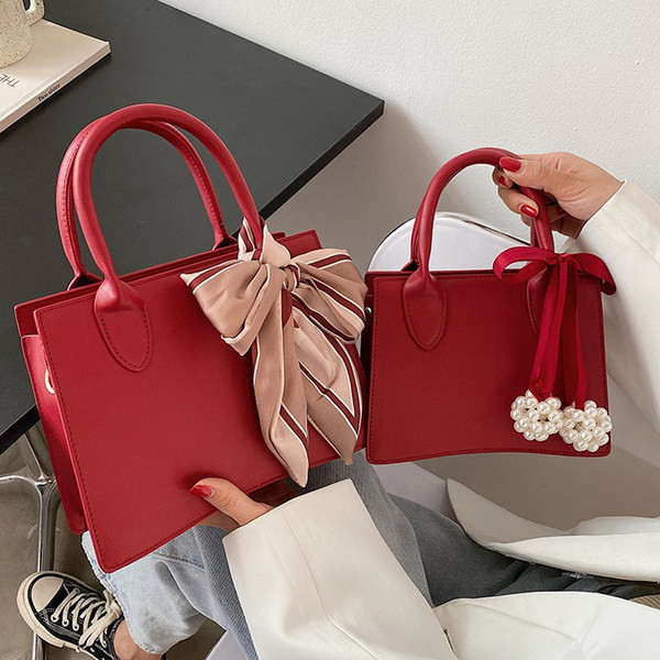 Ženska tvrda torba od eko kože sa dvije ručke