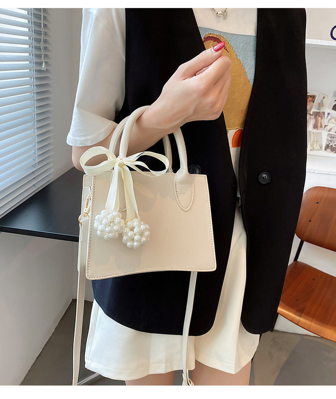 Ženska tvrda torba od eko kože sa dvije ručke