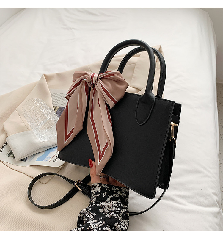 Ženska tvrda torba od eko kože sa dvije ručke