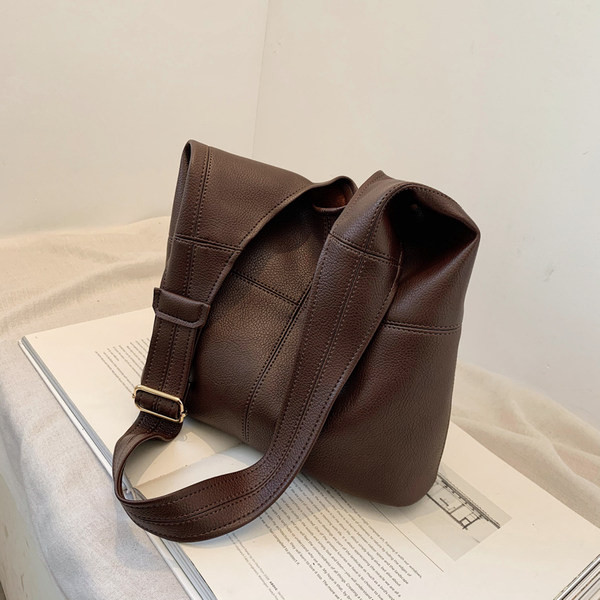 Ежедневна чанта от еко кожа с катарама