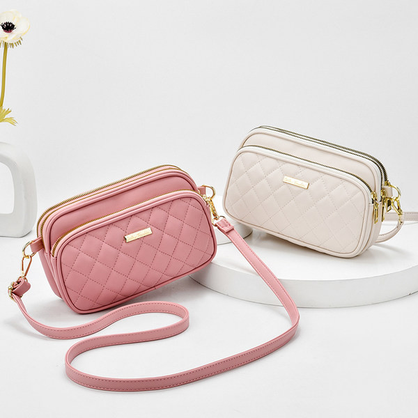 Модерна кожена чанта с ципове и дълга дръжка