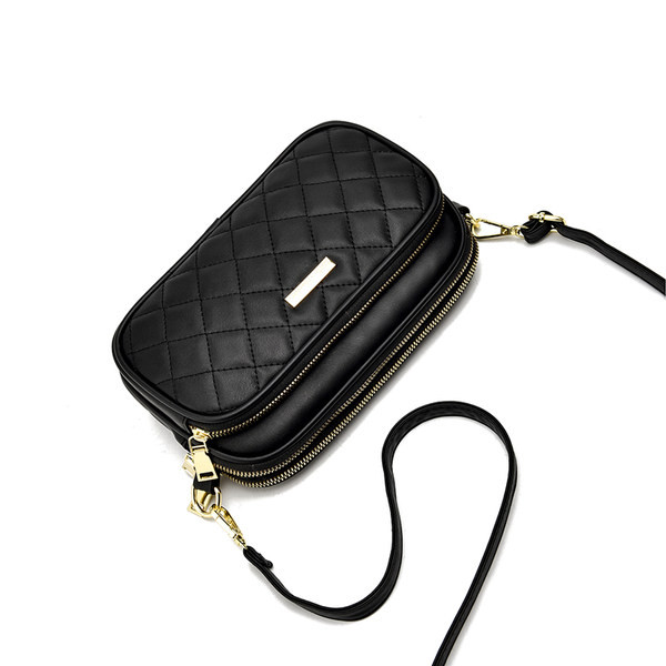 Модерна кожена чанта с ципове и дълга дръжка