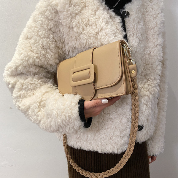 Модерна дамска кожена чанта за рамо в кафяв,бежов и черен цвят