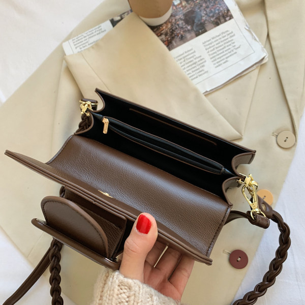 Модерна дамска кожена чанта за рамо в кафяв,бежов и черен цвят