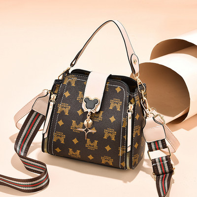 Ежедневна дамска чанта два модела с метален елемент