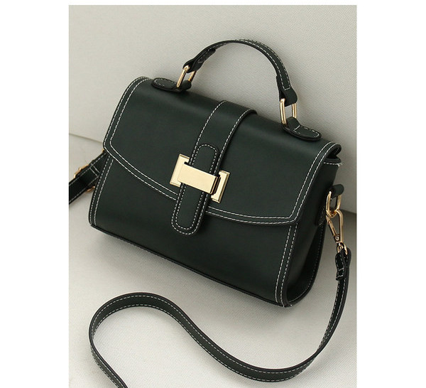 Елегантна дамска ръчна чанта с катарама изчистен модел